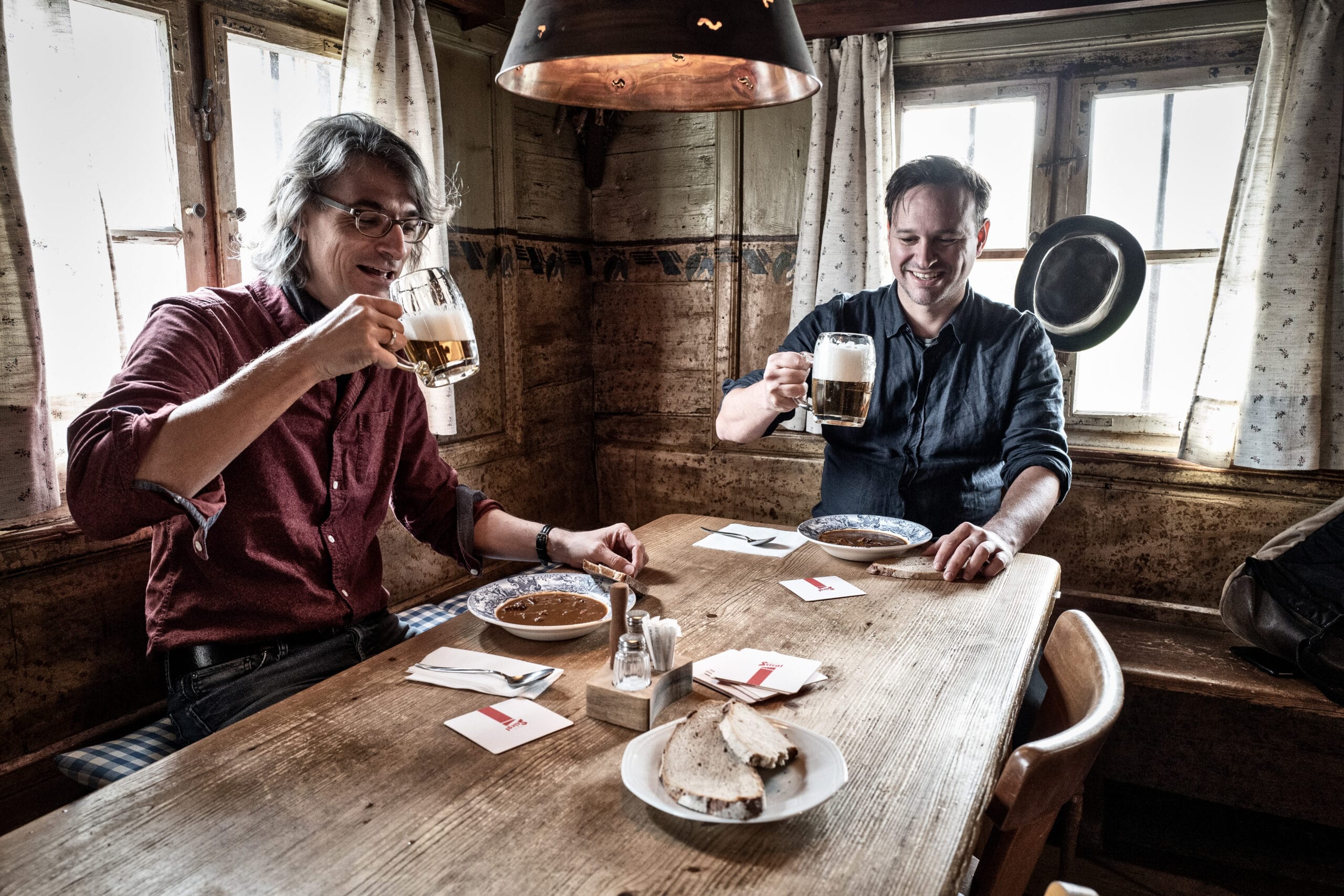 Zwei Gulasch und zwei Seidl Bier – München – Giesinger Bräu